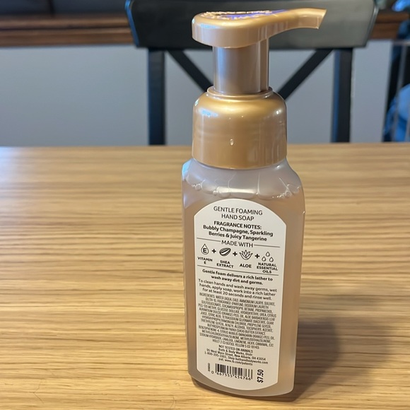 Bath & Body Works Gentle Foaming Hand Soap. Champagne Toast. - Picture 2 of 2